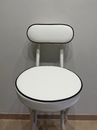 Sillas altas plegables tipo bar blancas
