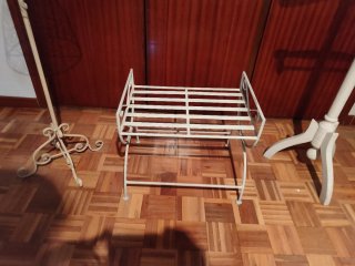 Percheros de hierro y madera