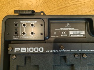 Pedalera Behringer PB1000