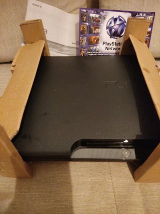 PS3 Sony + 2 mandos + Tarjeta Memoria