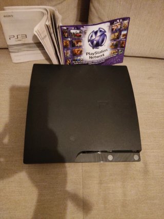 PS3 Sony + 2 mandos + Tarjeta Memoria