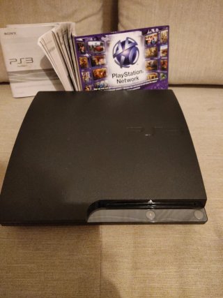 PS3 Sony + 2 mandos + Tarjeta Memoria