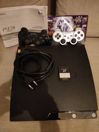 PS3 Sony + 2 mandos + Tarjeta Memoria