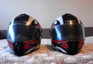 Casco de moto Shark con diseño deportivo