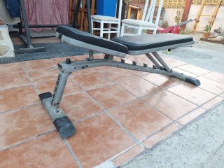 Banco de pesas con barra