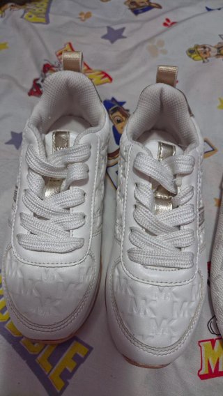 Zapatillas Michael Kors Blancas y Doradas