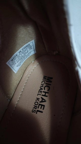 Zapatillas Michael Kors Blancas y Doradas