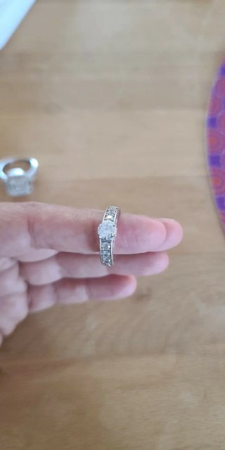 Anillo de compromiso con diamantes