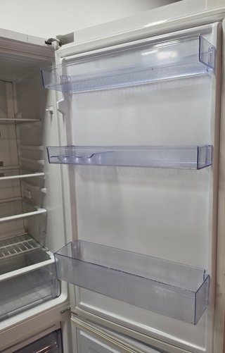 Nevera combi No Frost Beko