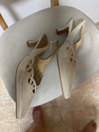 Zapatos Slingback Beige y Dorados