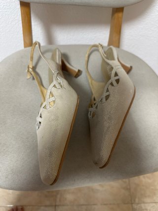 Zapatos Slingback Beige y Dorados