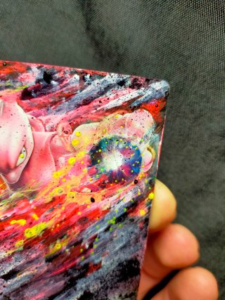 Carta Mewtwo pintada a mano