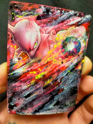 Carta Mewtwo pintada a mano