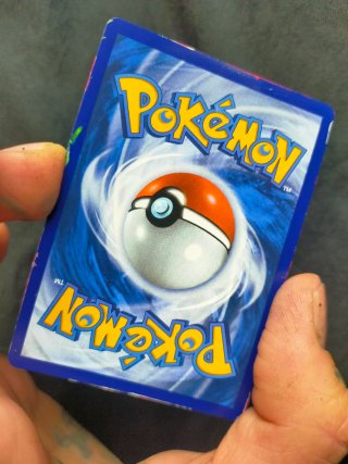 Carta Mewtwo pintada a mano