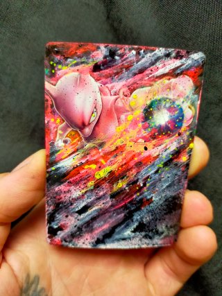 Carta Mewtwo pintada a mano