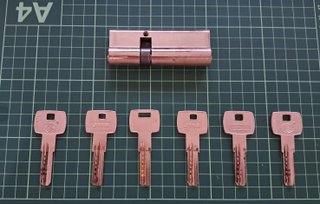 Cilindro de puerta 8.5cm con 6 llaves