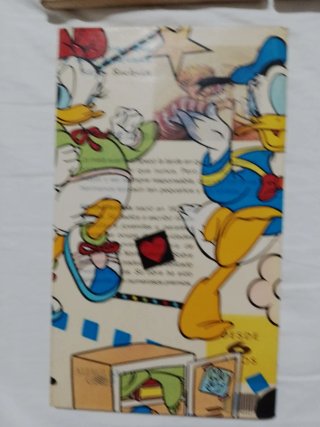 Cuatro libros de entretenimiento .