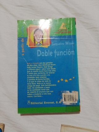 Cuatro libros de entretenimiento .