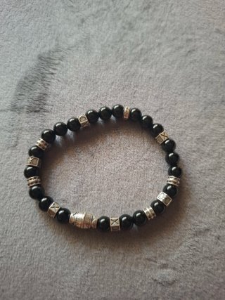 Pulsera Thomas Sabo cuentad negras y plata.