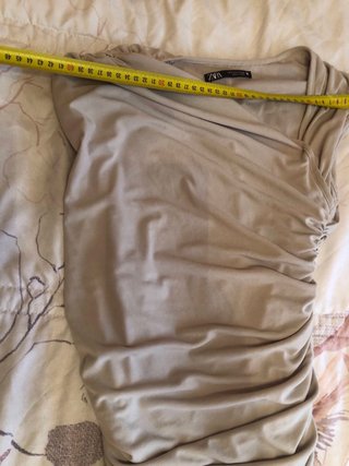 Vestido corto beige fruncido talla S Zara