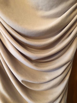 Vestido corto beige fruncido talla S Zara