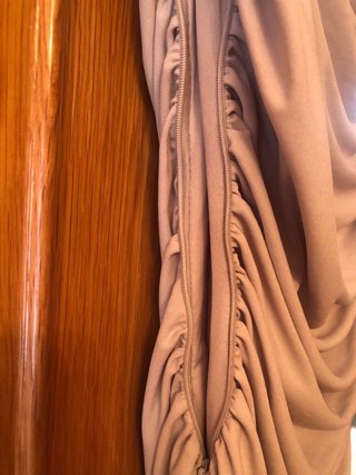 Vestido corto beige fruncido talla S Zara
