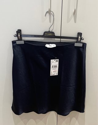 Falda Mango satinada azul marino Talla M. Nueva.