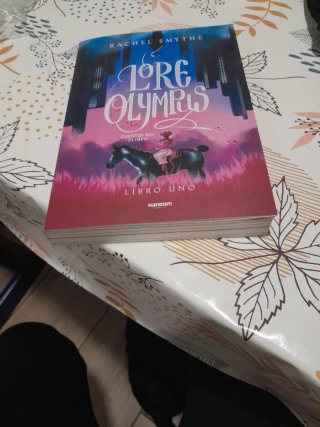 Lore Olympus. Cuentos del Olimpo / Lore Olympus...