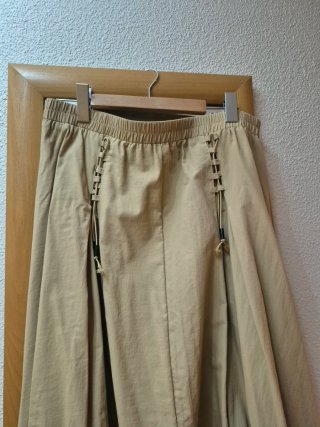 Falda larga marrón kaki. Impecable