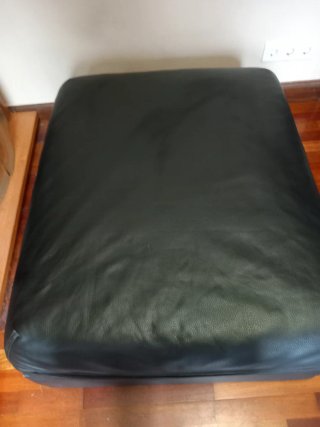 Puf Cama Doble Negro y Beige