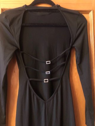 Vestido negro espalda descubierta