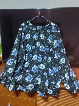 Blusa señora volante cuello floral