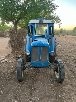 Tractor EBRO