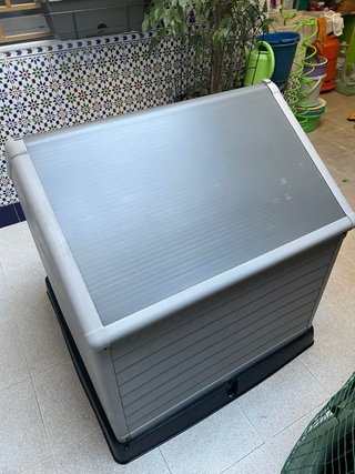 Caseta para perro Keter grande – 95 × 99 × 99 cm