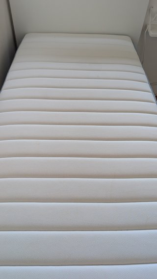 Cama con cajones de almacenaje