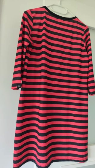 Vestido Frida Kahlo rayas rojo y negro