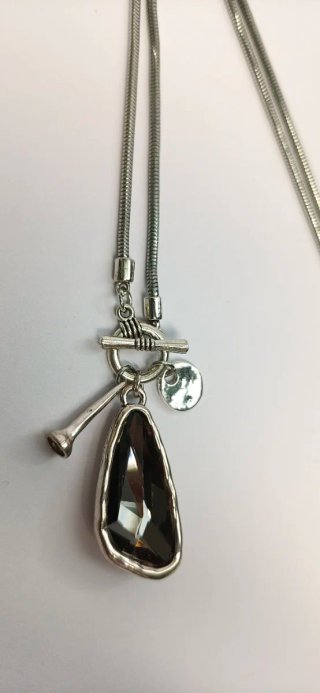Collar plata con piedra facetada negra