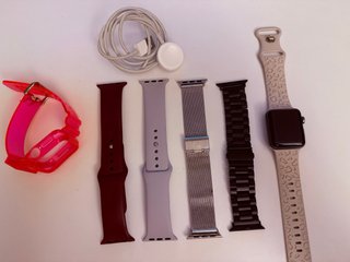 Apple Watch S3 38mm + 4 correas
