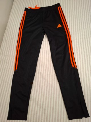 Pantalón chándal Adidas chico negro/naranja