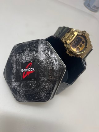 Reloj Casio G-Shock Dorado y Negro