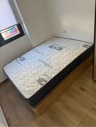 Canapé abatible y colchón a estrenar
