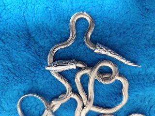 Collar forma serpiente