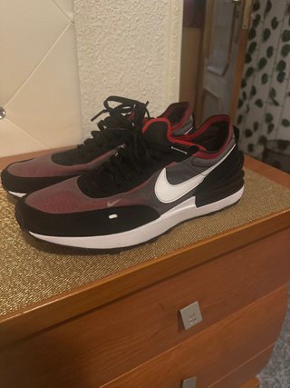 Zapatillas Nike Negras y Rojas