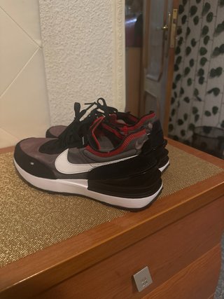 Zapatillas Nike Negras y Rojas