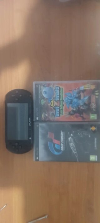 PSP Street E1004 Negra + 2 Juegos