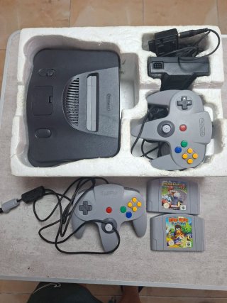 Nintendo 64 con Expansion Pak y accesorios