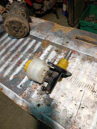 Bomba de freno Nissan Terrano 2