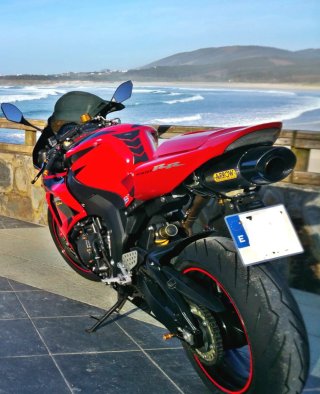 Honda CBR1000RR  Roja y Negra