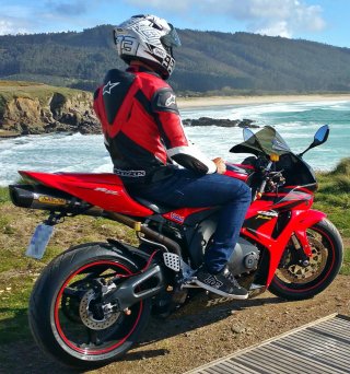 Honda CBR1000RR  Roja y Negra