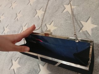 Bolso de fiesta azul con cadena